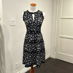 027 Michael Kors Black and White Floral Dress PS NWT